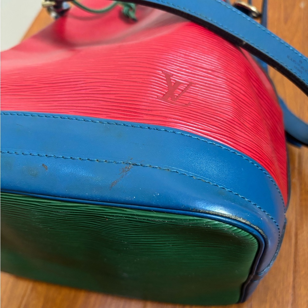 AUTHENTIC Louis Vuitton LV Shoulder Bag Noe Bordeaux Epi - Picture 13 of 16